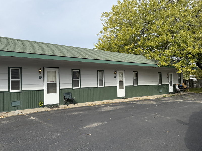 Ritz Motel (Birch Haus Motel) - Loopnet Real Estate Listing Photo (newer photo)